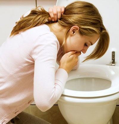 triệu chứng nôn ra máu