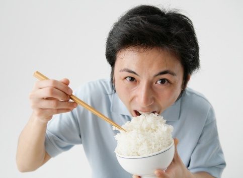 ăn cơm nhanh không tốt cho dạ dày