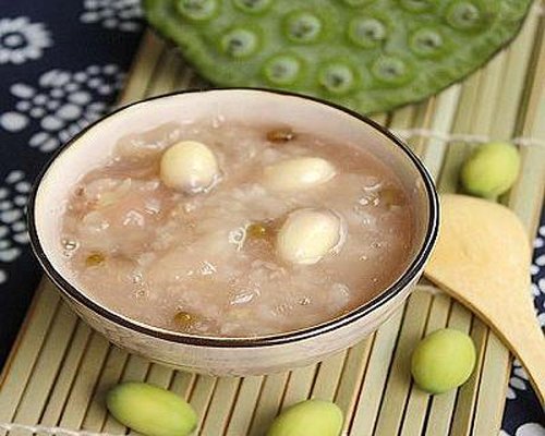 chao-hat-sen-tot-cho-nguoi-dau-da-day