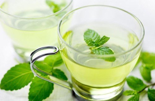 uống trà bạc hà