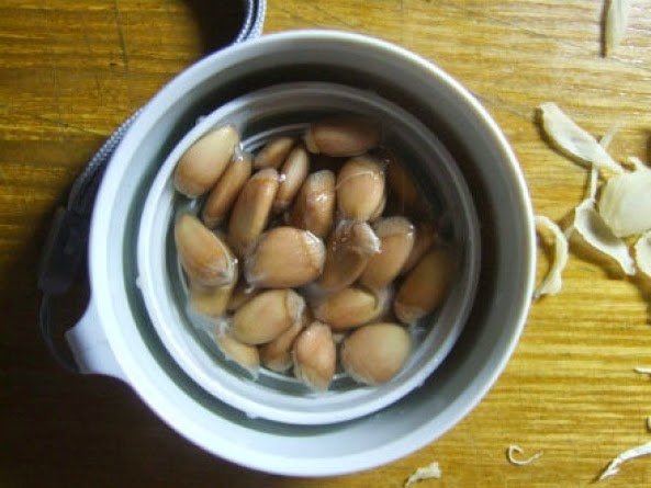 ngam-hat-buoi-voi-nuoc-am-chua-dau-da-day