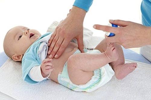 lưu ý khi trẻ bị thoát vị rốn