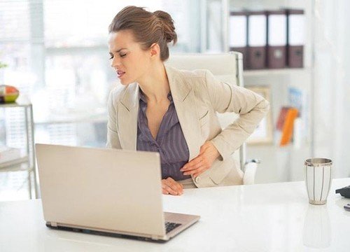 Bị đau dạ dày do căng thẳng công việc thường xuyên